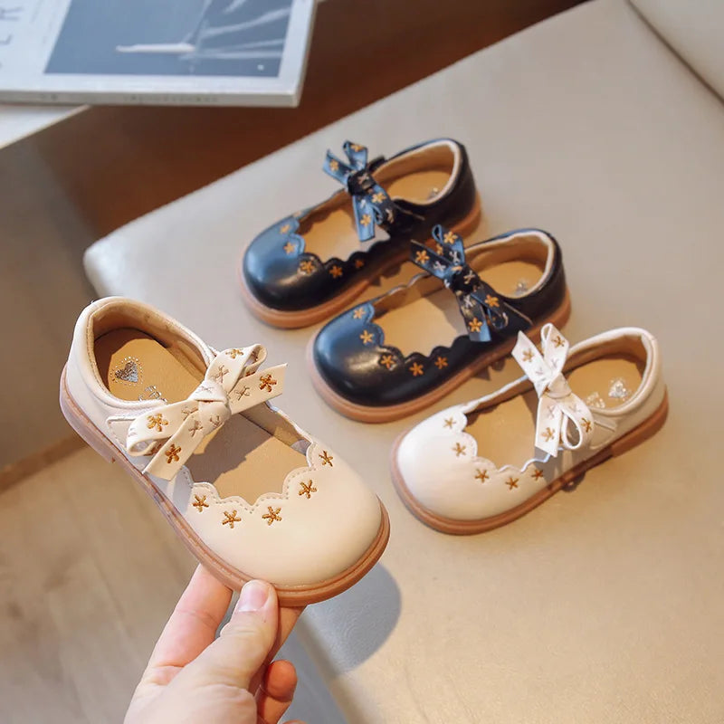 Cream star girls shoes