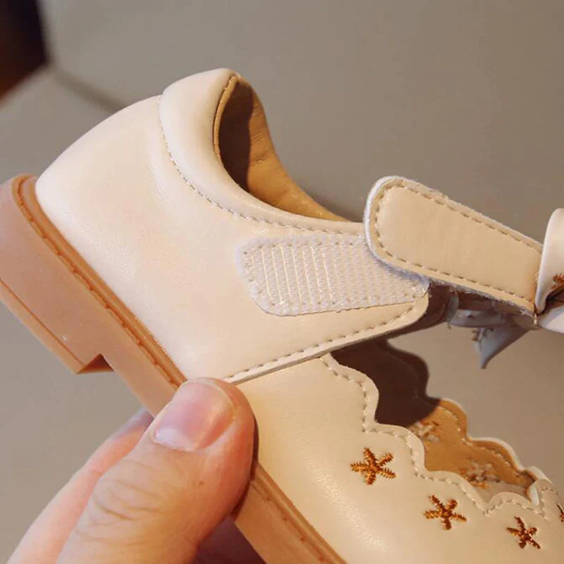 Cream star girls shoes