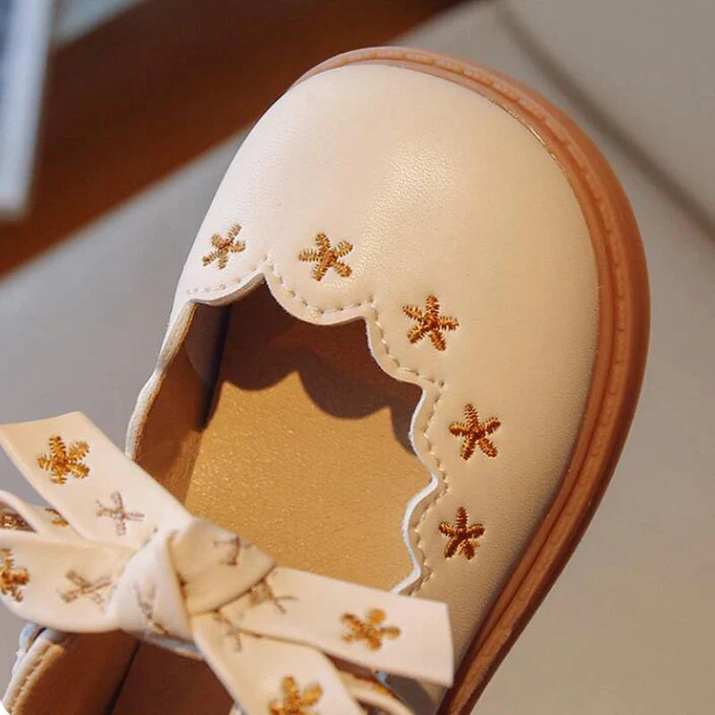 Cream star girls shoes