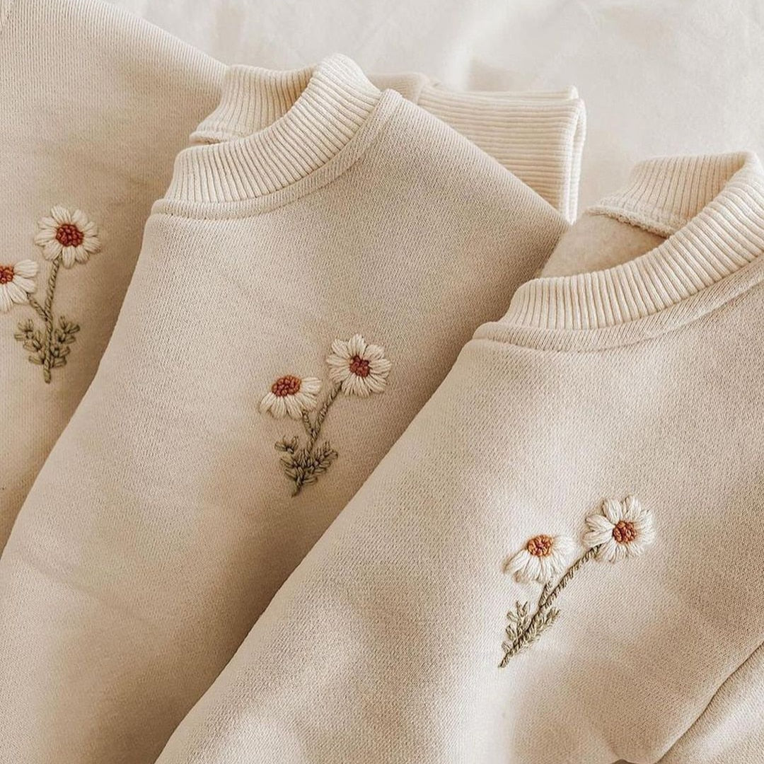 Embroidered Daisy set